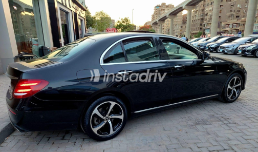 Mercedes E 200 2020 Black Automatic Used for Sale in Nasr city - 6