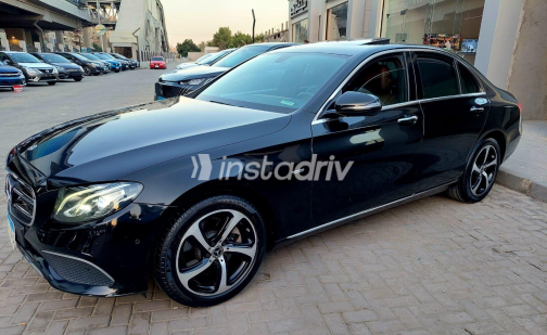Mercedes E 200 2020 Black Automatic Used for Sale in Nasr city - 7