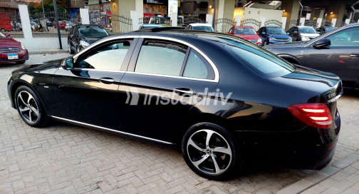 Mercedes E 200 2020 Black Automatic Used for Sale in Nasr city - 8