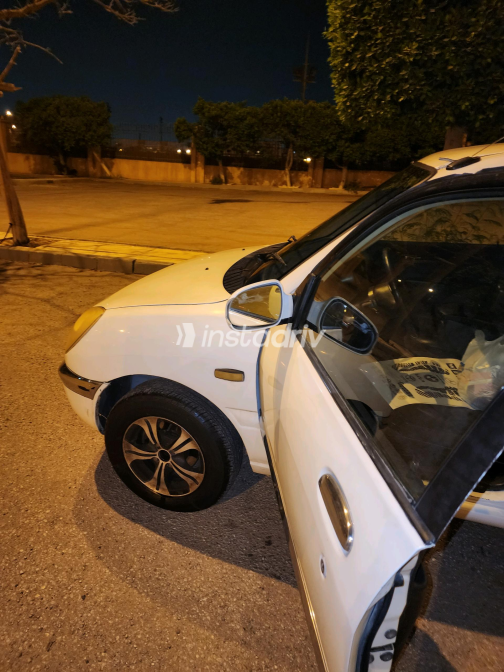 Daihatsu SIRION 2000 White Automatic Used for Sale in Cairo - 4