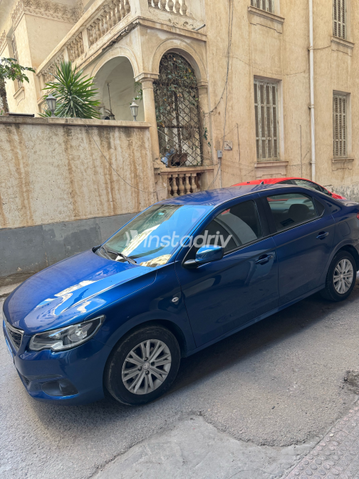 بيجو 301 2020 أزرق أوتوماتيك مستعملة للبيع في الإسكندرية - 8