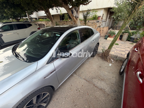 رينو ميجان 2021 فضي CVT مستعملة للبيع في شيراتون - 1