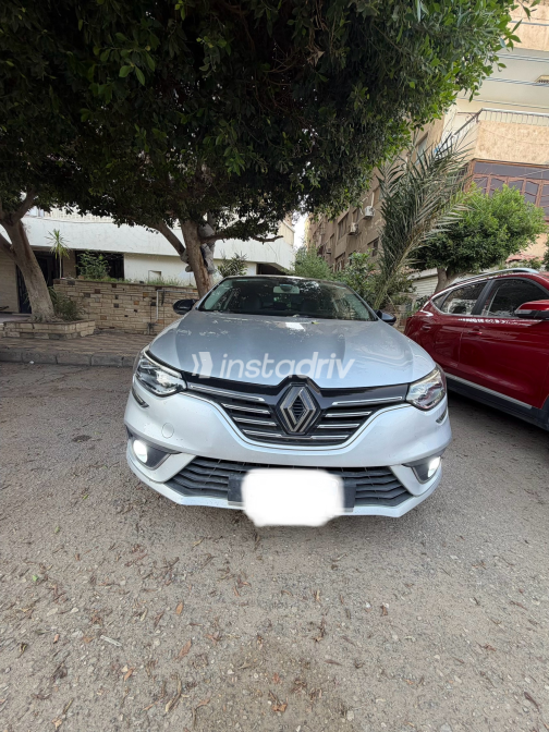 رينو ميجان 2021 فضي CVT مستعملة للبيع في شيراتون - 2