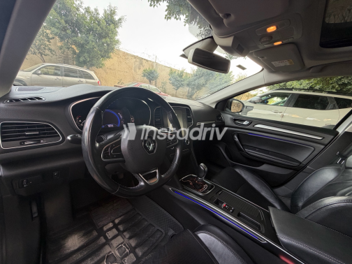 رينو ميجان 2021 فضي CVT مستعملة للبيع في شيراتون - 4
