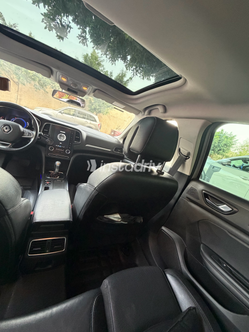 رينو ميجان 2021 فضي CVT مستعملة للبيع في شيراتون - 8
