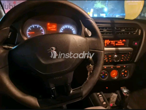 بيجو 301 2014 أزرق أوتوماتيك مستعملة للبيع في القاهرة - 5
