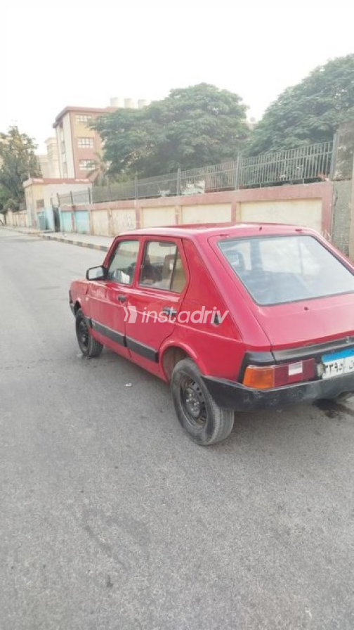 فيات 127 1986 أحمر يدوي مستعملة للبيع في الجيزة - 4