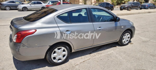 Nissan Sunny 2013 Gray Automatic Used for Sale in Cairo - 3