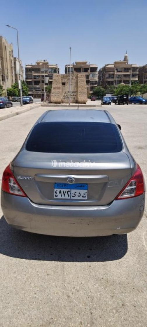 Nissan Sunny 2013 Gray Automatic Used for Sale in Cairo - 4
