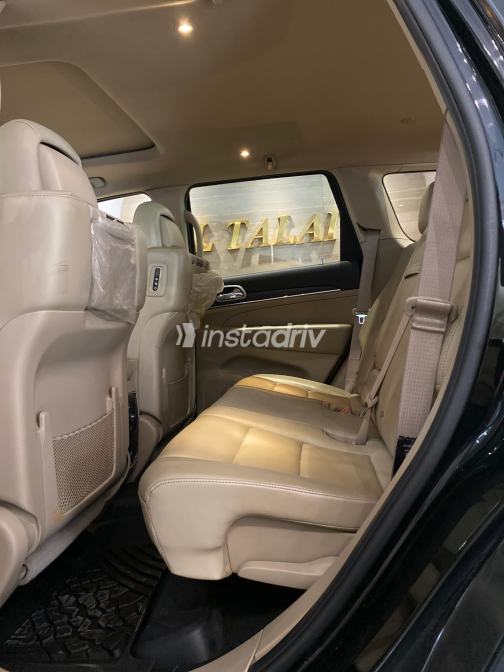 Jeep Grand Cherokee 2020 Black Automatic Used for Sale in Heliopolis - 10