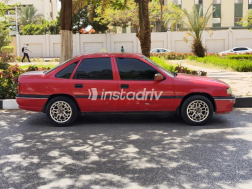 Opel Vectra 1994 Red Manual Used for Sale in Heliopolis - 4