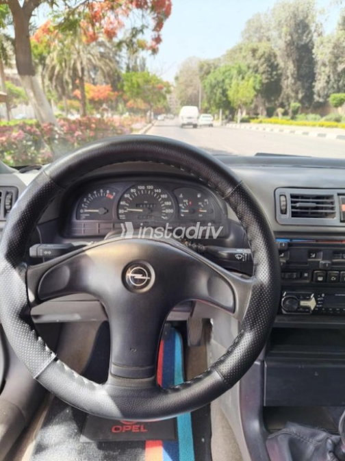Opel Vectra 1994 Red Manual Used for Sale in Heliopolis - 7