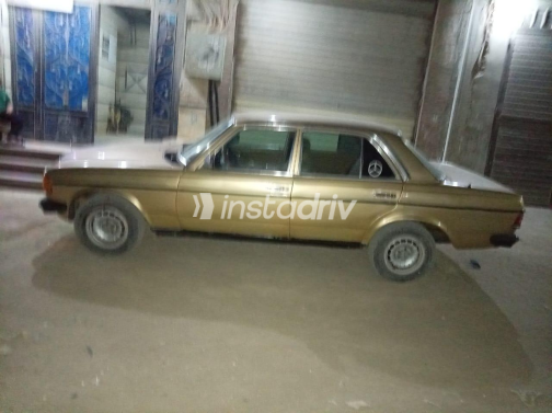 مرسيدس E 200 1983 ذهبي أوتوماتيك مستعملة للبيع في مصر الجديدة - 2