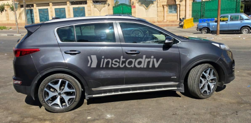 كيا سبورتاج 2019 رمادي غامق أوتوماتيك مستعملة للبيع في بورسعيد - 4