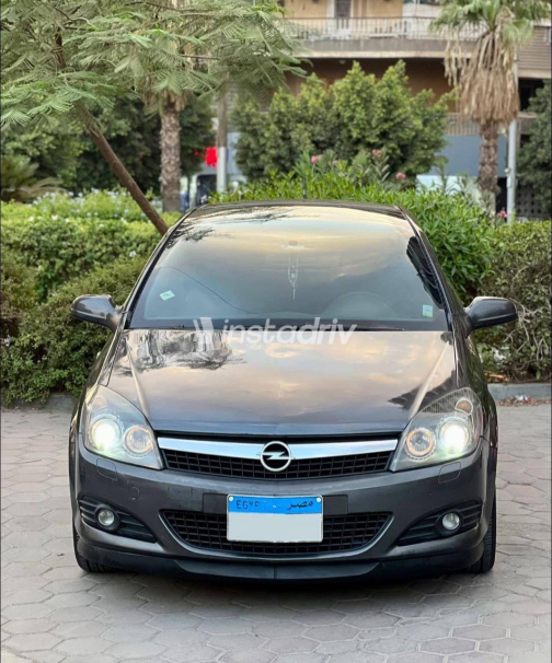 Opel Astra 2009 Dark Gray Automatic Used for Sale in Heliopolis - 1