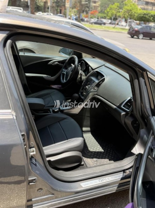 Opel Astra 2013 Dark Gray Automatic Used for Sale in Cairo - 9