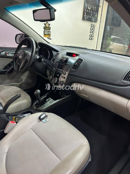 Kia Forte 2010 Beige Automatic Used for Sale in Greater Cairo ( Cairo + Giza) - 3