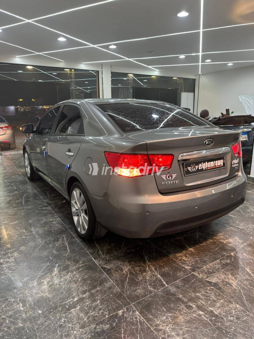 Kia Forte 2010 Beige Automatic Used for Sale in Greater Cairo ( Cairo + Giza) - 7