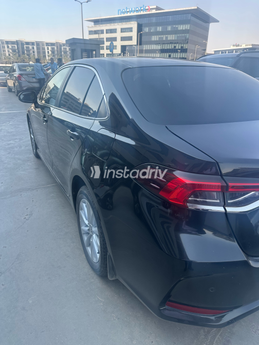 تويوتا كورولا 2023 أسود CVT مستعملة للبيع في القاهرة - 3