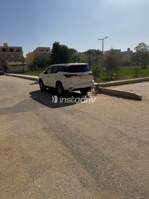تويوتا فورتشنر 2021 أبيض أوتوماتيك مستعملة للبيع في الجيزة - 2