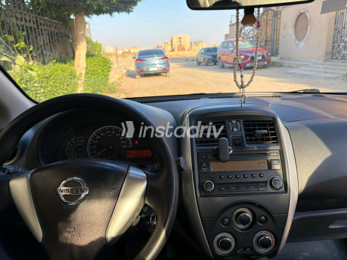 نيسان صنى 2017 شامبين أوتوماتيك مستعملة للبيع في الجيزة - 3