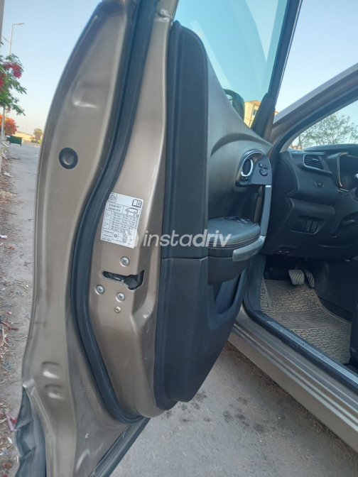 Renault Kadjar 2018 Gold Automatic Used for Sale in Beheira - 7