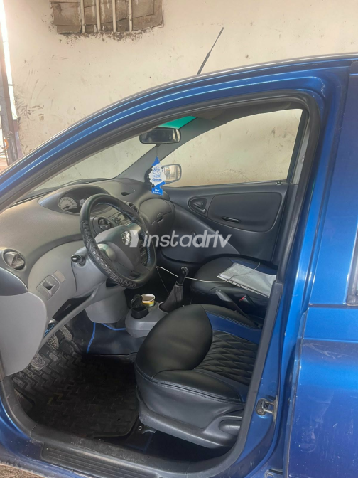 Toyota Echo 2002 Blue Manual Used for Sale in Mokattam - 4