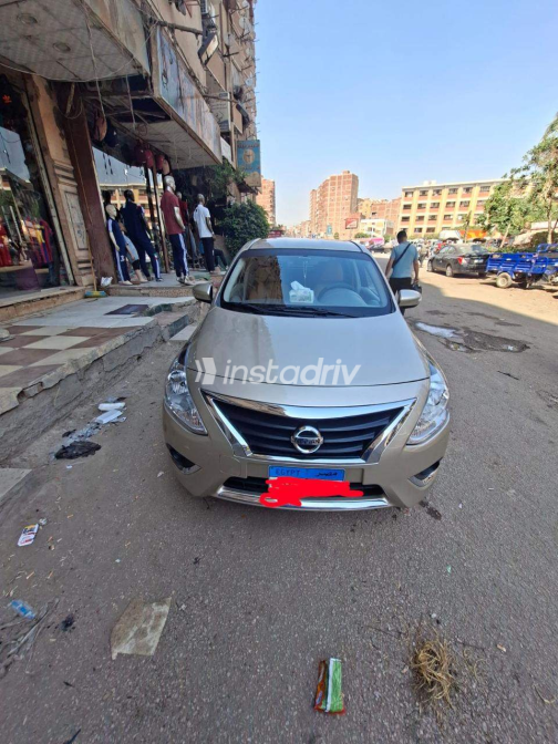 Nissan Sunny 2024 Gold Automatic Used for Sale in Cairo - 2