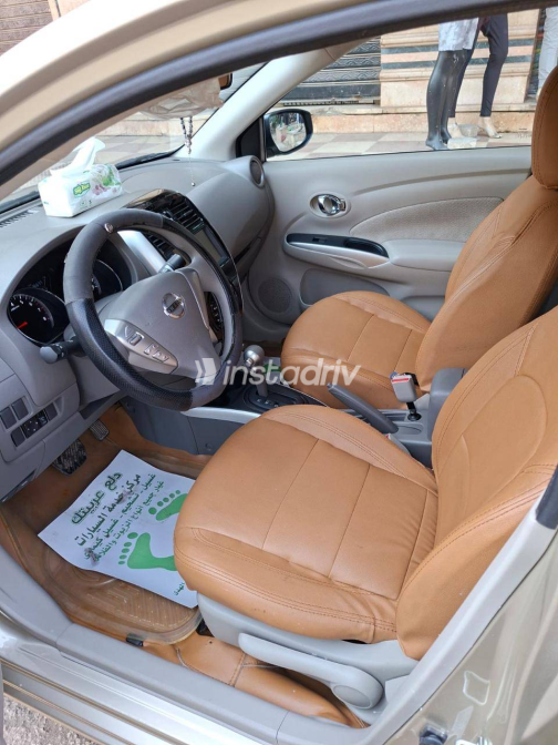 Nissan Sunny 2024 Gold Automatic Used for Sale in Cairo - 6