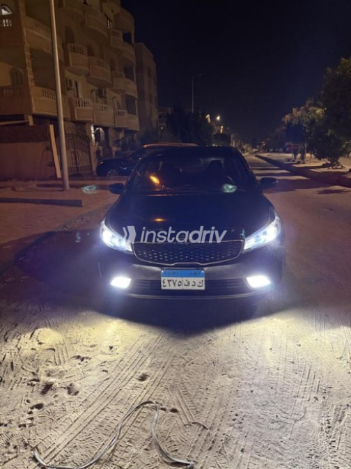 كيا K3 2018 أسود أوتوماتيك مستعملة للبيع في العبور - 1