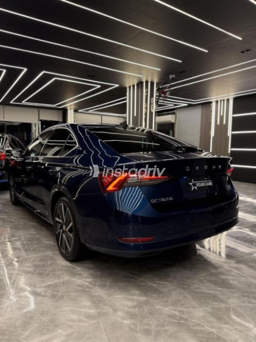 سكودا اوكتافيا 2022 أزرق غامق أوتوماتيك مستعملة للبيع في السويس‎ - 7
