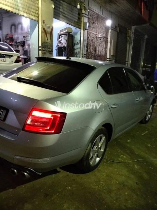 سكودا اوكتافيا A7 2015 فضي أوتوماتيك مستعملة للبيع في المعادى - 5