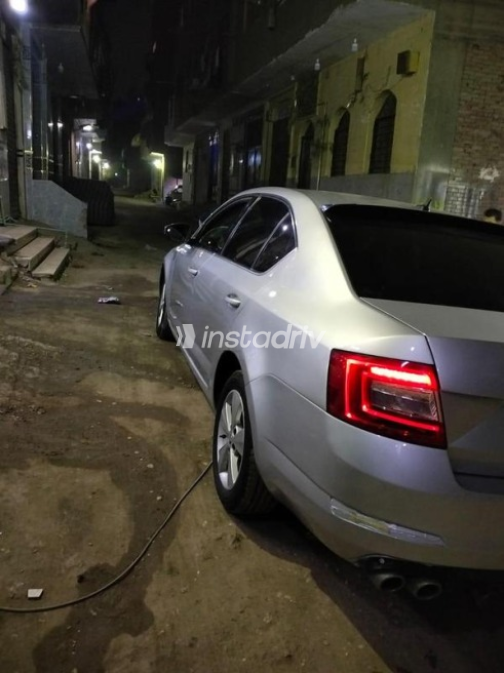 سكودا اوكتافيا A7 2015 فضي أوتوماتيك مستعملة للبيع في المعادى - 4