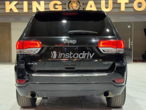 Jeep Grand Cherokee 2019 Black Automatic Used for Sale in Cairo - 5