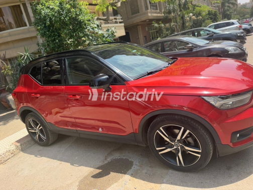 فولفو XC 40 2021 أبيض أوتوماتيك مستعملة للبيع في المعادى - 2