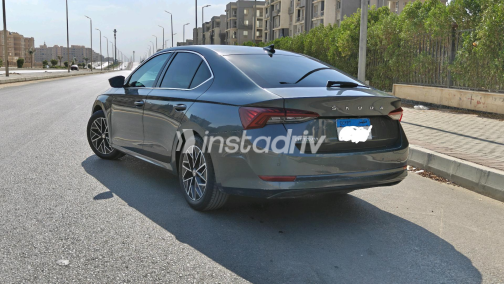سكودا اوكتافيا 2021 رمادي أوتوماتيك مستعملة للبيع في القاهرة - 2