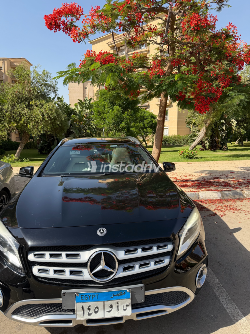 Mercedes GLA 200 2018 Black Automatic Used for Sale in Cairo - 2