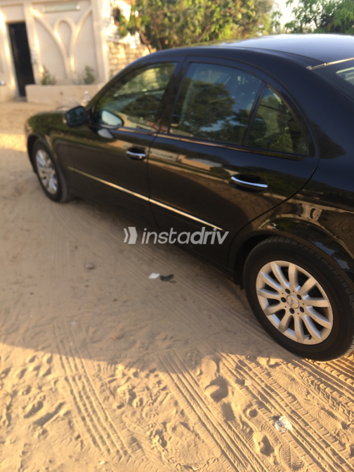 مرسيدس E 350 2008 أسود أوتوماتيك مستعملة للبيع في القاهرة - 5