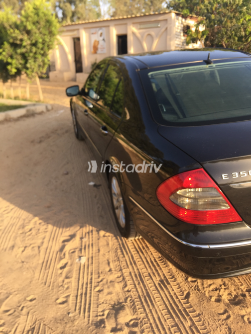 مرسيدس E 350 2008 أسود أوتوماتيك مستعملة للبيع في القاهرة - 6