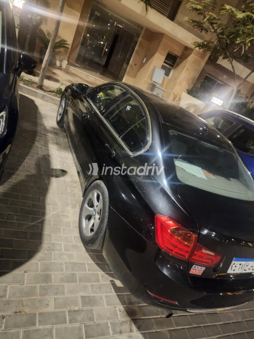 بي ام دبليو 316 2015 أسود أوتوماتيك مستعملة للبيع في القاهرة - 2