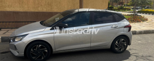 هيونداي I20 2022 فضي أوتوماتيك مستعملة للبيع في مدينتى - 4