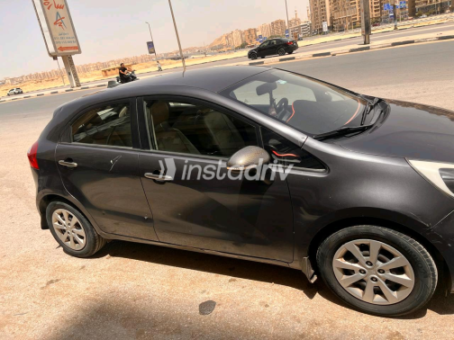 كيا ريو 2015 رمادي أوتوماتيك مستعملة للبيع في المعادى - 4