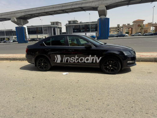 سكودا اوكتافيا A7 2020 أسود أوتوماتيك مستعملة للبيع في القاهرة - 4