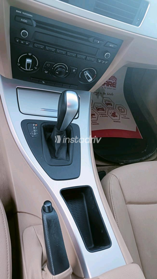 بي ام دبليو 316 2012 أبيض أوتوماتيك مستعملة للبيع في الجيزة - 10