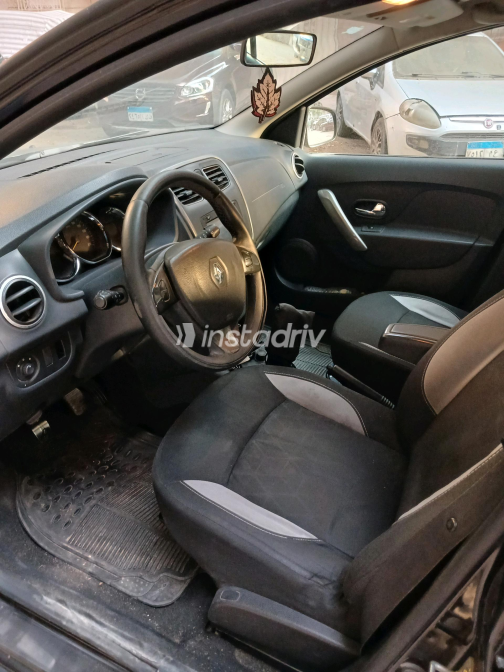 Renault Sandero Step Way 2015 Black Manual Used for Sale in Giza - 3