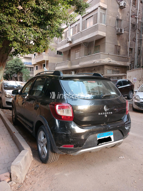 Renault Sandero Step Way 2015 Black Manual Used for Sale in Giza - 4