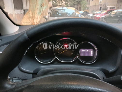 Renault Sandero Step Way 2015 Black Manual Used for Sale in Giza - 5