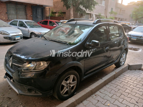 Renault Sandero Step Way 2015 Black Manual Used for Sale in Giza - 6