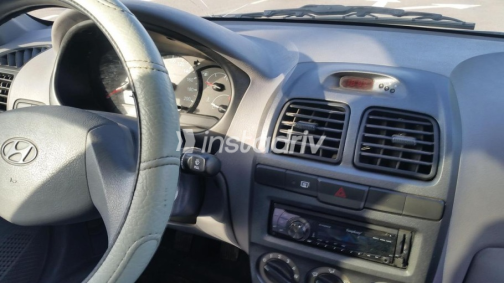 هيونداي فيرنا 2014 فضي يدوي مستعملة للبيع في الإسكندرية - 3