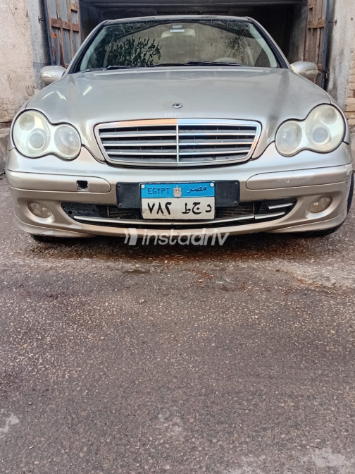Mercedes C 180 2005 Champagne Automatic Used for Sale in Heliopolis - 9